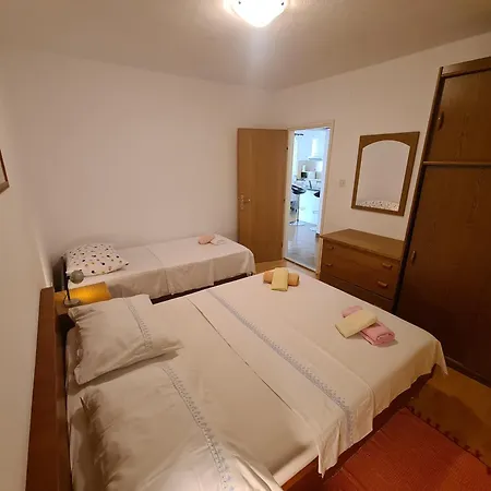 Apartment Uvodic *