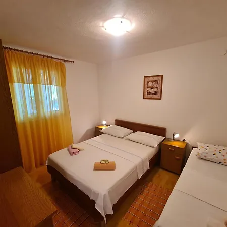 Apartment Uvodic Rogoznica (Sibenik-Knin)