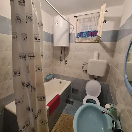Apartment Uvodic *