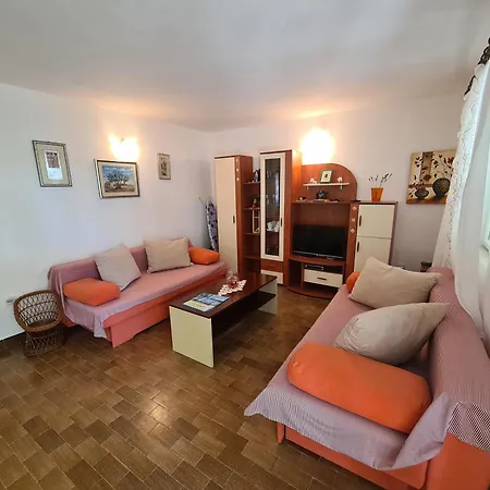 Uvodic Apartment *