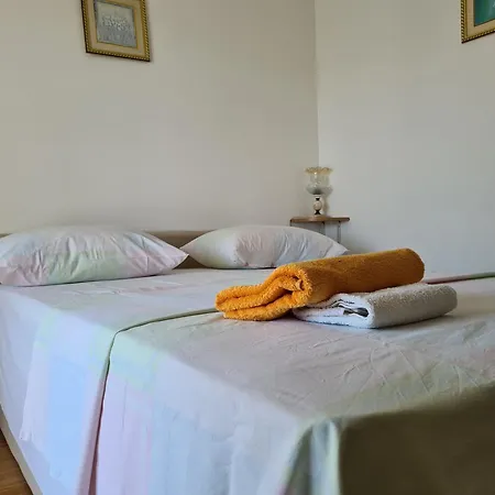 Uvodic Apartment