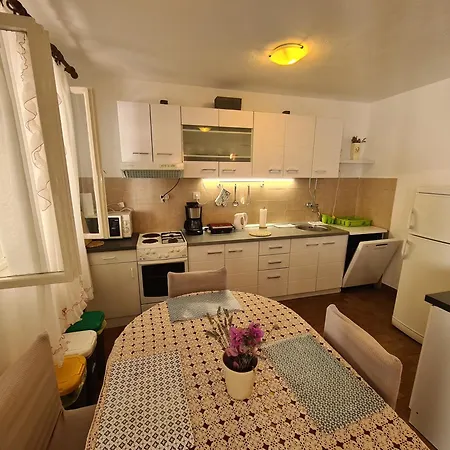 Uvodic Apartment